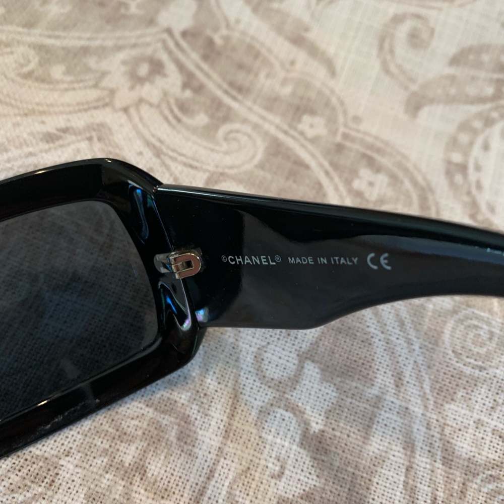 CHANEL Sunglasses - Picture 6 of 6